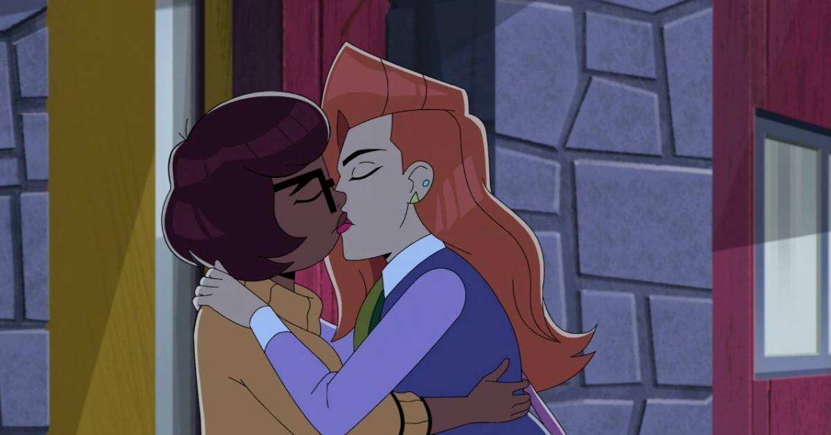 Velma e Daphne se beijam