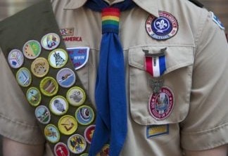 Escoteiro participa da Parada Gay em Nova York em 2014