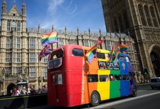 Ônibus gay no Reino Unido