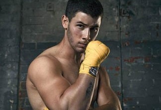 Nick Jonas vive o lutador gay Nate Kulina na série "Kingdom - Até o Último Round".