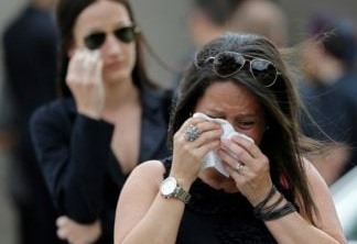 Mulher chora durante o funeral de Anthony Luis Laureano Disla, que foi morto no ataque