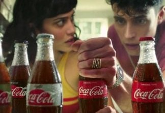 Irmãos disputam em comercial da Coca-Cola pela atenção do boy magia que limpa a piscina
