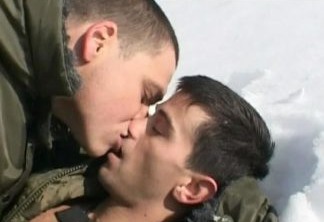 Delicada Relação (Yossi & Jagger, 2002), do diretor Eytan Fox (mesmo de Bubble, 2006), expõe as dificuldades de um amor entre dois soldados em meio à guerra entre Israel e Líbano