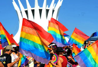 Em meio a críticas foi aprovada a lei anti-homofobia