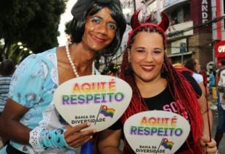 Equipes de mobilização sensibilizam foliões contra LGBTfobia no Carnaval da Bahia