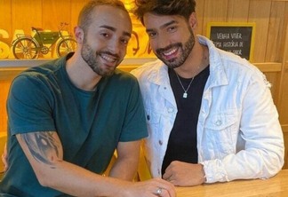 Pedro e o namorado Foto: Reprodução - Instagram