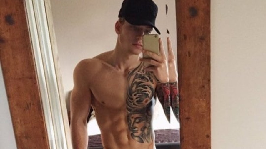Modelo Bryan Myers é famoso por fotos sensuais no Instagram