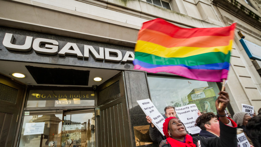 Parlamentar da Uganda tenta aprovar lei que criminaliza LGBTs