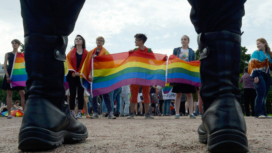 Militares gays na Venezuela enfrentam prisão ou expulsão