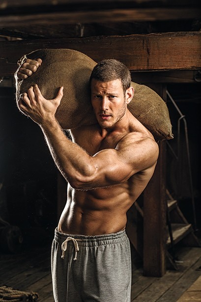 O ator inglês Tom Hopper