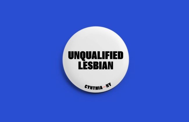 Botton da campanha a governadora de Cynthia Nixon