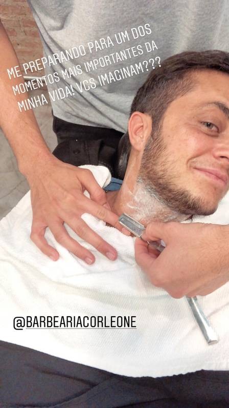 Thammy Miranda posta foto fazendo a barba