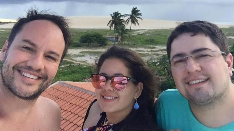 A atriz Karol Lannes e seus pais