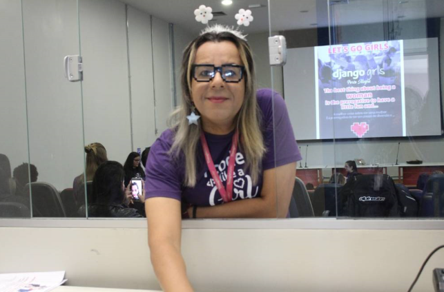 A programadora Evelyn Mendes, durante evento de programação de computadores para garotas (Arquivo pessoal/Divulgação)