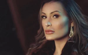 Andressa Urach anuncia gravação de vídeo pornô com três homens: 