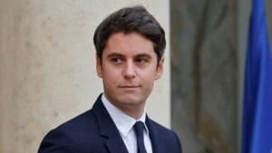 Presidente da França, Macron nomeia 1º gay como primeiro-ministro do país