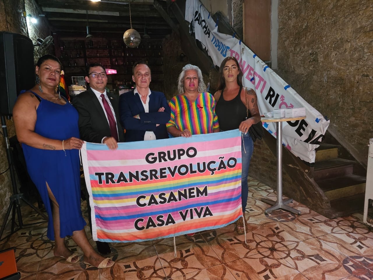 Jean-Marc Berthon e representantes do projeto
