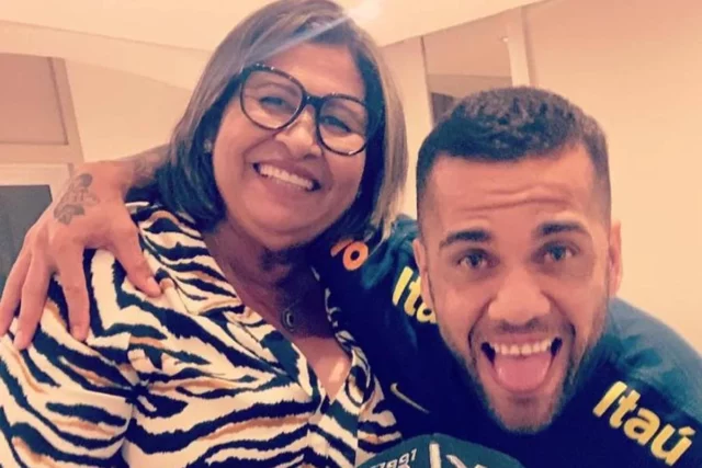 Daniel Alves e sua mãe