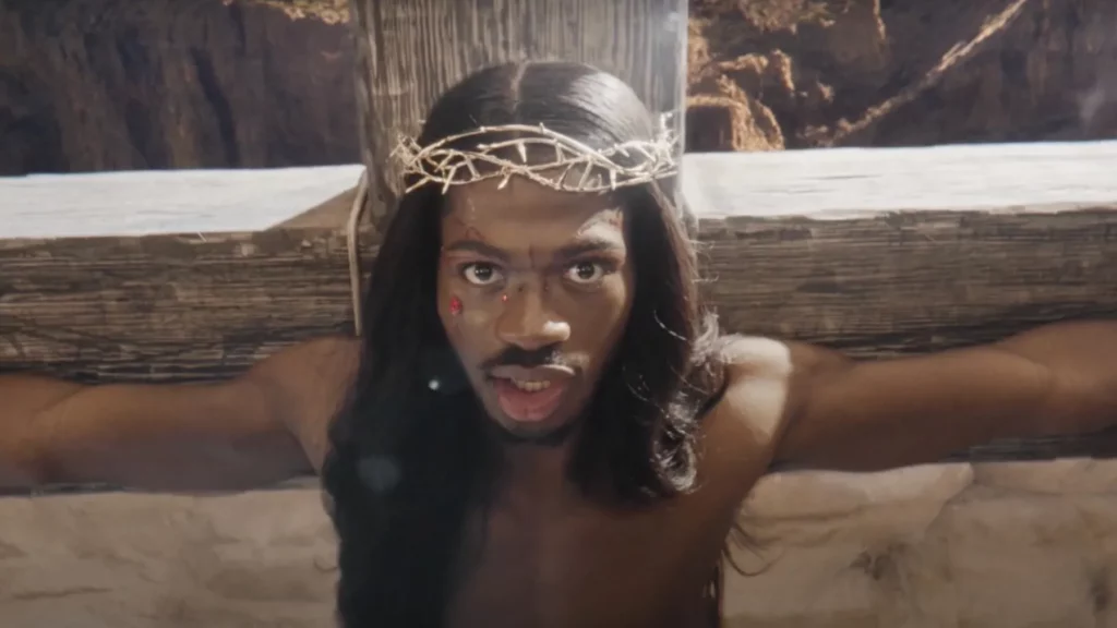 Lil Nas X em cena de "J Christ"