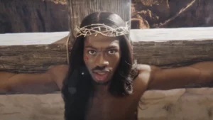 Lil Nas X está de volta com a faixa "J CHRIST"