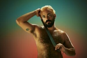 Tropical, Romântico e Descarado: “Pescoço Salgado” o novo álbum de Totô de Babalong