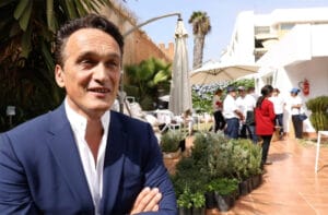 Embaixador francês para direitos LGBTQIA+ visita o KuzinhaNem, projeto da CasaNem, no centro do Rio