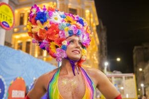 Primeiro trio pipoca LGBTQIA+ faz história no Carnaval de Salvador e encanta foliões