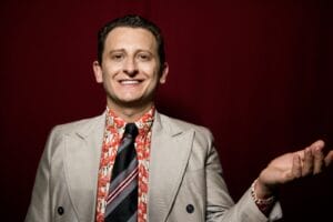 Monólogo 'Eu Não Sou Harvey - O Desafio das Cabeças Trocadas' - estreia no teatro Café Pequeno