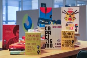 Diversidade inspira criação de espaço literário de ambiente corporativo