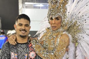 Pepita estreia como madrinha de bateria em São Paulo