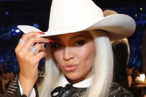 Aprenda a preparar a maquiagem usada pela Beyoncé em sua era country, em menos de 30 minutos
