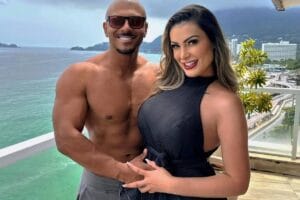 Andressa Urach se declara para o namorado: "Tão bom amar alguém que respeite seu trabalho"