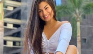 Influenciadora +18 Luana Kazaki grava experimento sobre impacto da roupa feminina na sociedade para as redes sociais e recebe mensagens machistas