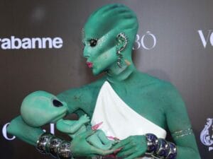 Baile da Vogue 2024: estrela internacional Dakota Johnson e mais celebridades marcam presença em noite glamurosa no Copacabana Palace