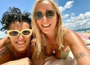 Prima do Rei Charles III: 1ª mulher da Família Real britânica protagoniza casamento lésbico