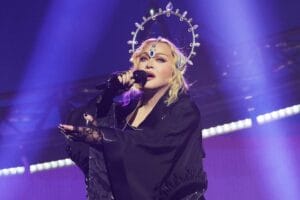 Madonna libera pela primeira vez o uso da música ‘Vogue’ em um filme publicitário