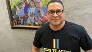 Pastor cria igreja gay e dispara: "A bíblia nunca condenou relação de amor"